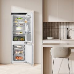 Hisense RB5B250SSWC1 Built In 60/40 54cm No Frost Sliding Hinge Smart Fridge Freezer